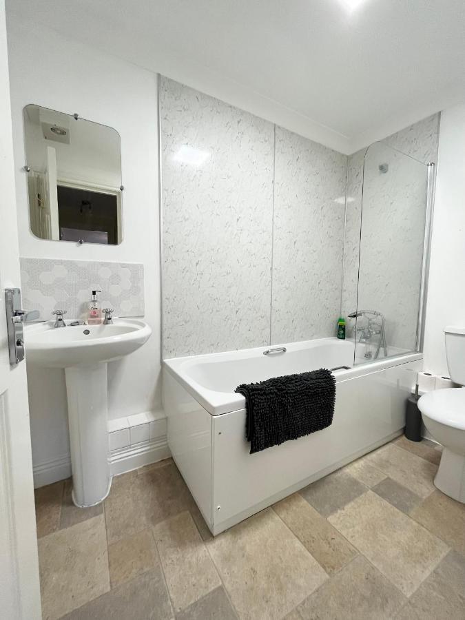Archers 2 Bedrooms, Balcony, 2 Bathrooms, Free Parking, Wifi 사우샘프턴 외부 사진